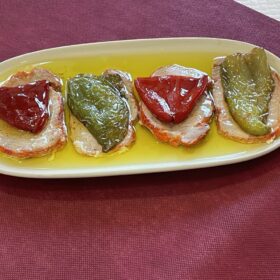 tosta de pimientos rojos y verdes