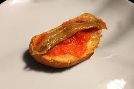 Tostas con tomate y anchoa